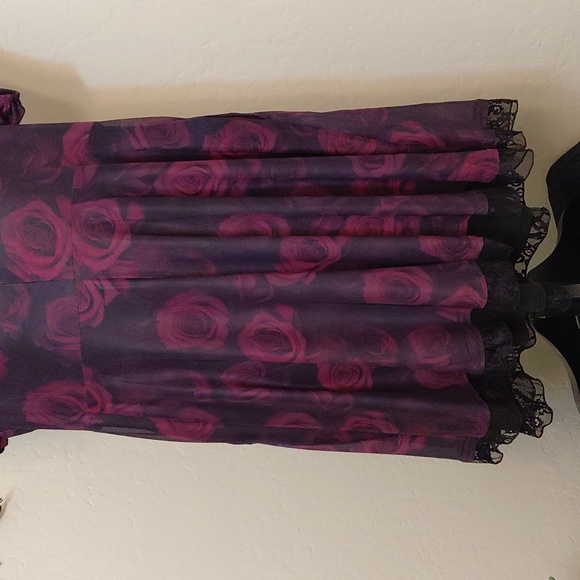 KILLSTAR 3XL EBON ROSE SHORT SLEEVES RED ROSES HAS POCKETS - Picture 12 of 17